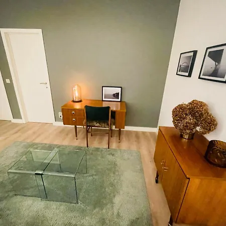 Le Saint Laurent Apartment *