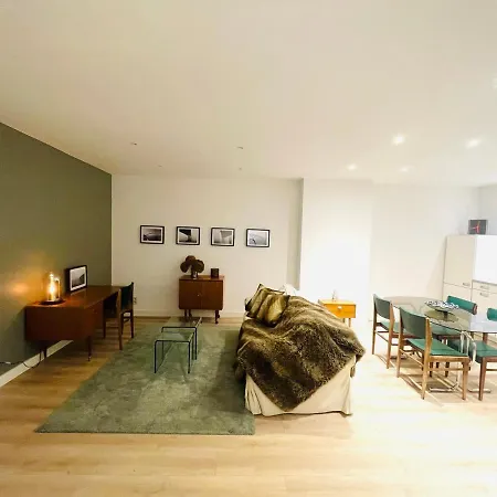 Le Saint Laurent Apartment *